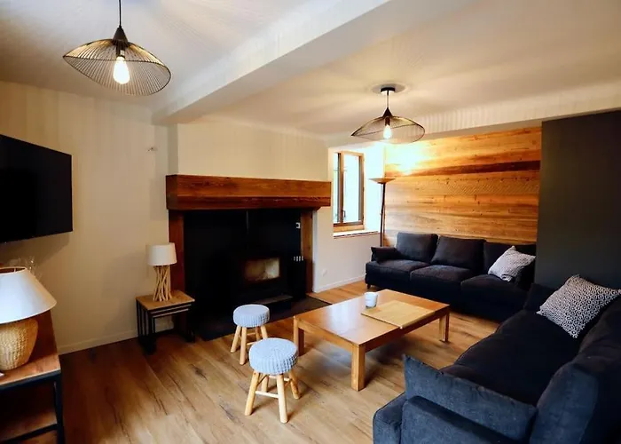 D'aure. Classe En Meuble 4 Etoiles.