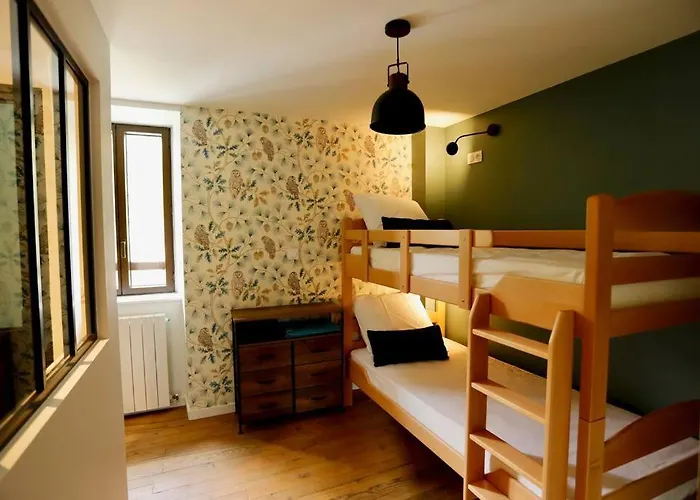 D'aure. Classe En Meuble 4 Etoiles. Cazaux-Debat