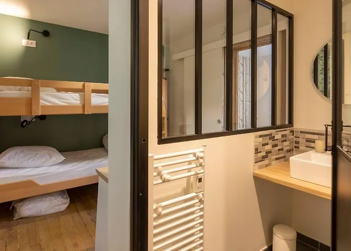 D'aure. Classe En Meuble 4 Etoiles. *